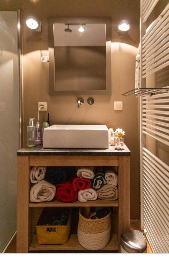 Ruim Appartement Met Prachtig Zicht Op A+ Locatie! Antwerp Luaran gambar
